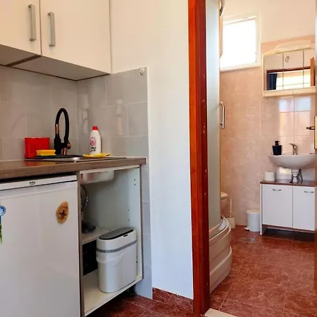 Apartments With Parking Space Primosten - 27872